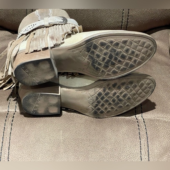 Sterling River Fringe Boots - Picture 5 of 6